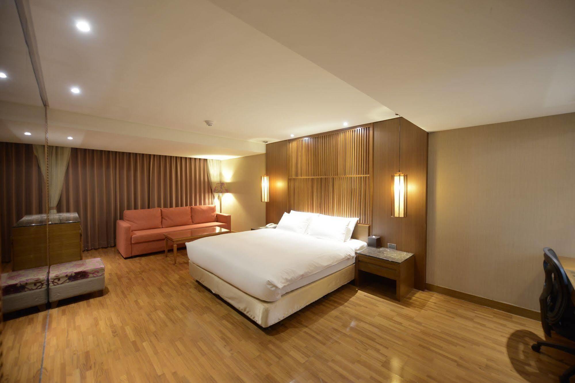 Guide Hotel Taipei Bade Экстерьер фото